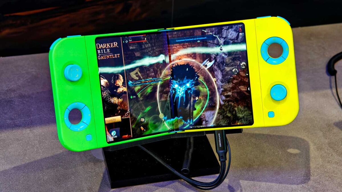 Яркий игровой смартфон с игровым интерфейсом и цветными кнопками
