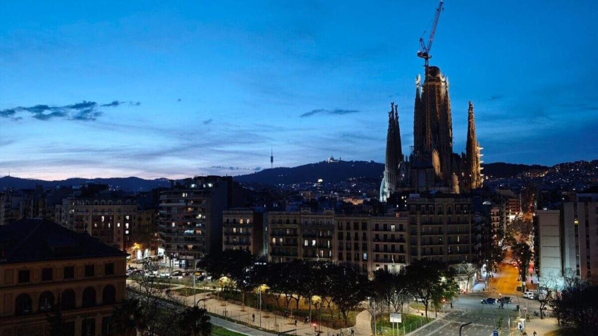 Xiaomi 15 Ultra и Apple iPhone 16 Pro Max: Подробное сравнение камер 32 Xiaomi 15 Ultra