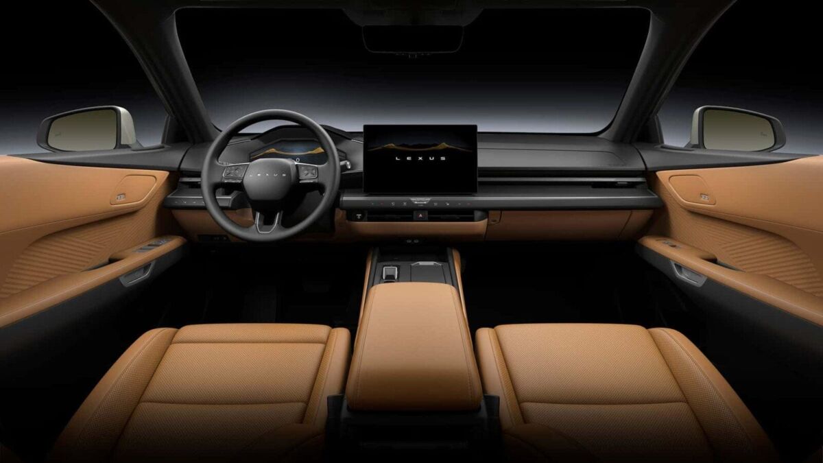 Интерьер электроседана Lexus ES с современным дизайном приборной панели и рулевым управлением