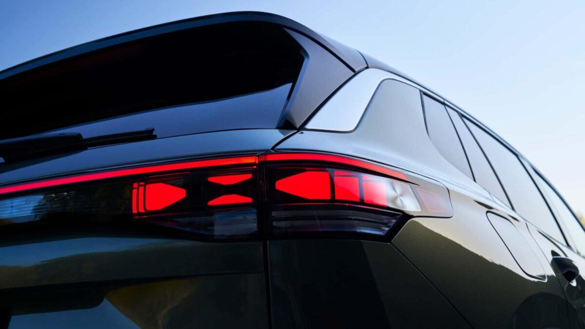 Новый Volkswagen Tiguan R-Line 2026 стал мощнее, чем Golf GTI 14 2026 volkswagen tiguan sel r line exterior 10