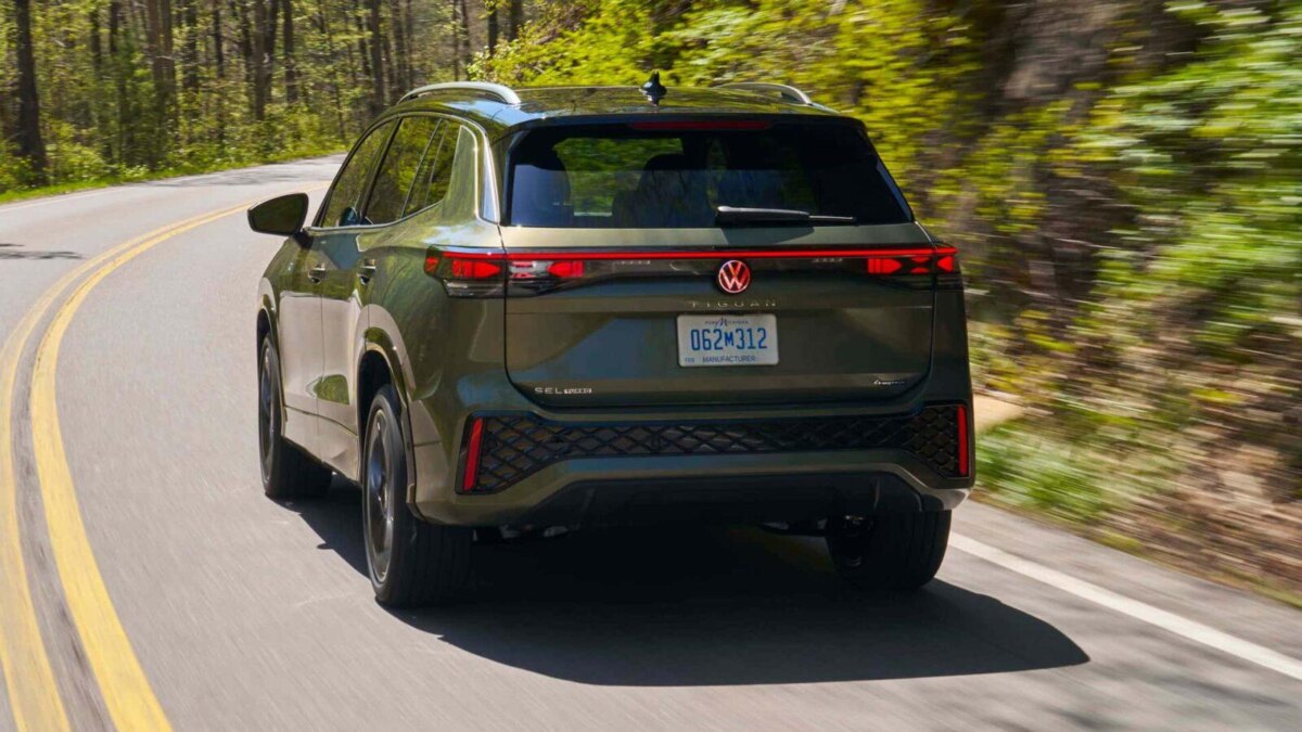Новый Volkswagen Tiguan R-Line 2026 стал мощнее, чем Golf GTI 12 2026 volkswagen tiguan sel r line exterior 2
