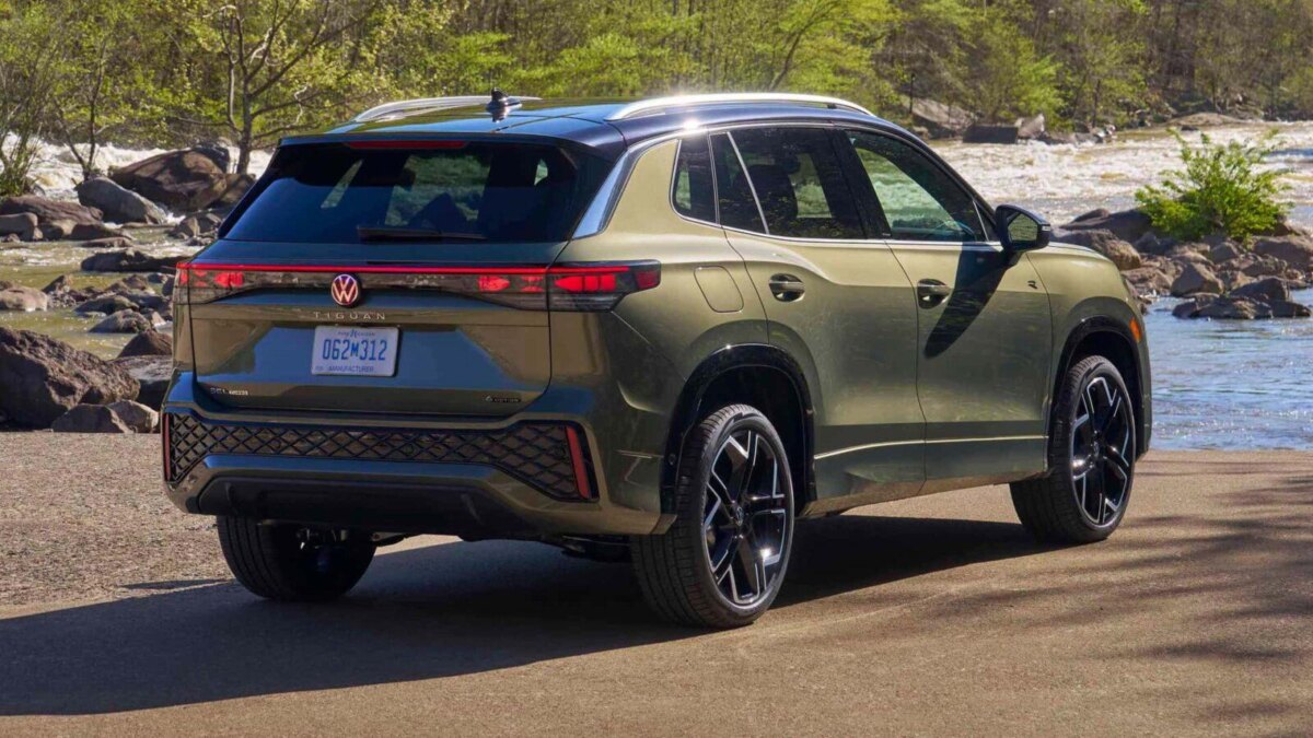 Новый Volkswagen Tiguan R-Line 2026 стал мощнее, чем Golf GTI 11 2026 volkswagen tiguan sel r line exterior 5