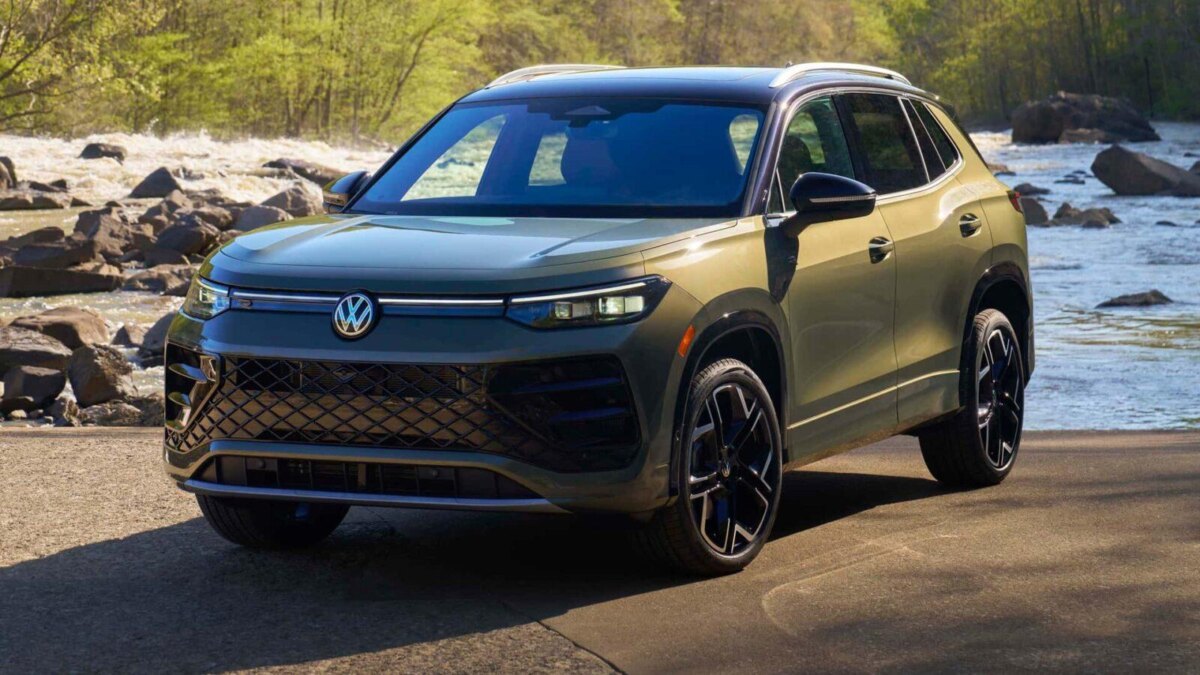 Новый Volkswagen Tiguan R-Line 2026 стал мощнее, чем Golf GTI 13 2026 volkswagen tiguan sel r line exterior 8