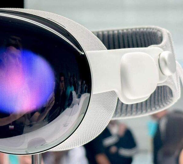 Сообщается, что Apple работает над двумя новыми версиями Vision Pro (34f1d6754b9504ea7c849254a5f4b5b7)