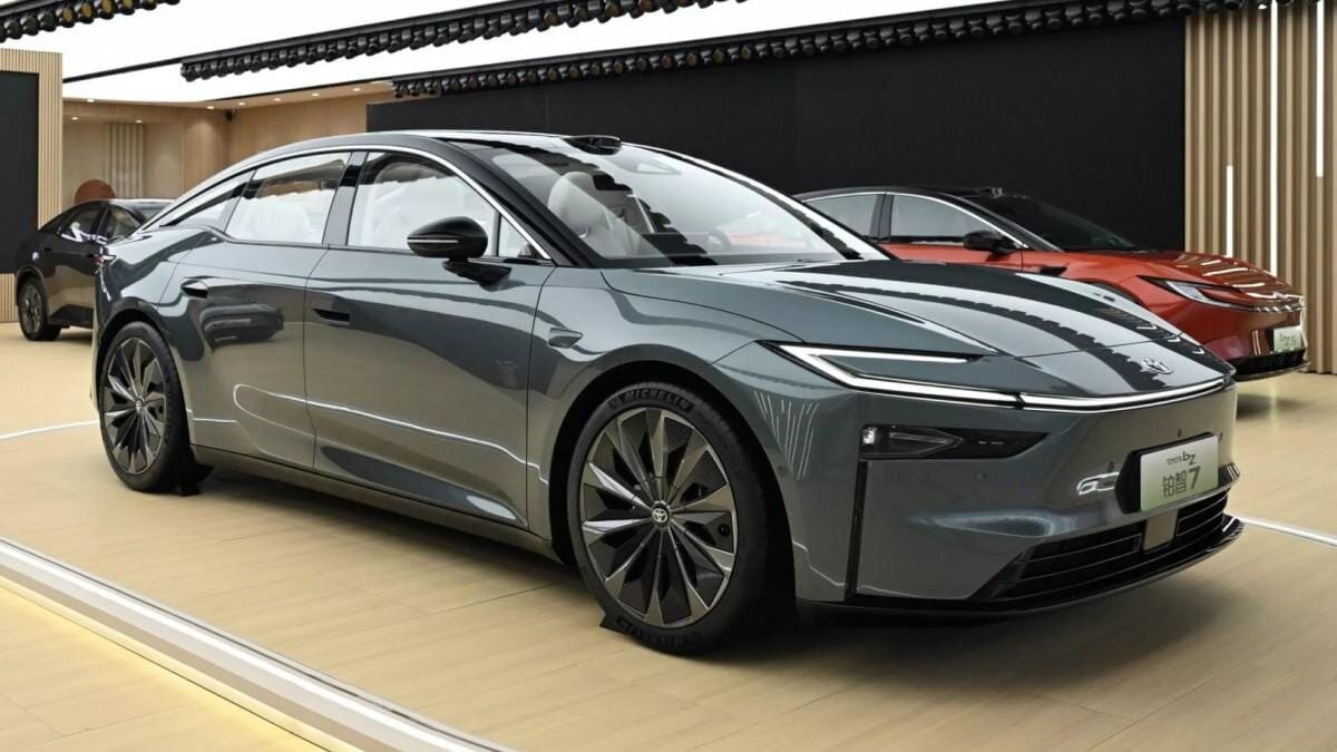 Toyota представляет флагманский электрический седан bZ7 3 Toyota