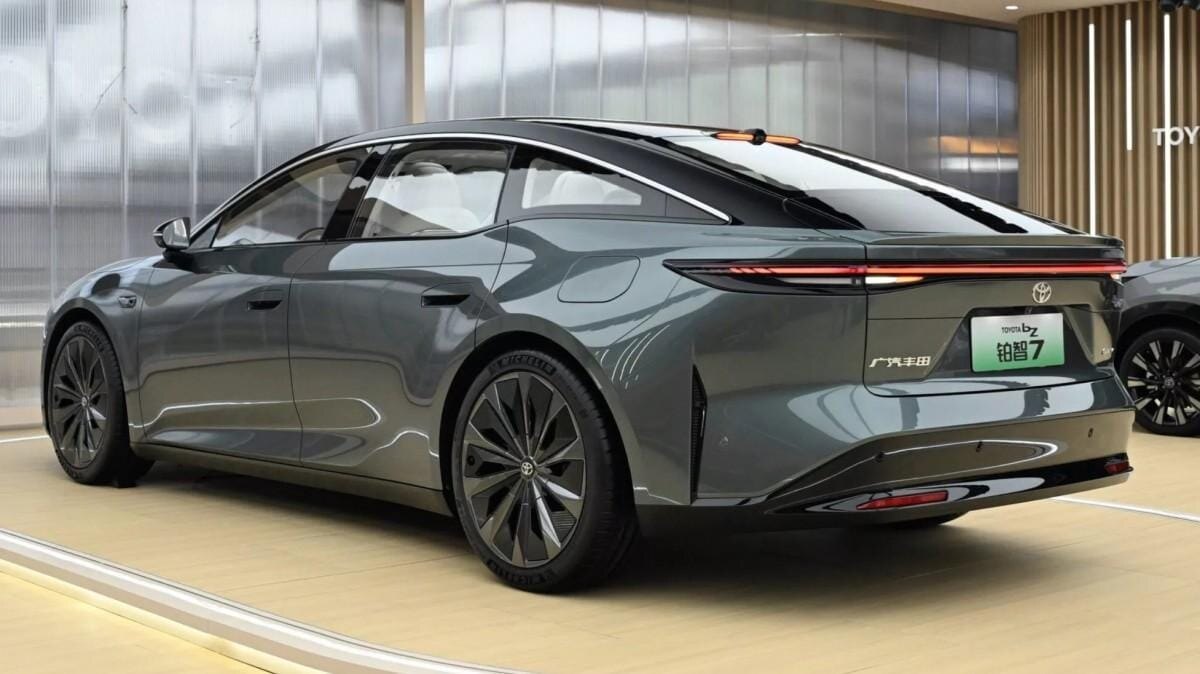 Toyota представляет флагманский электрический седан bZ7 4 Toyota