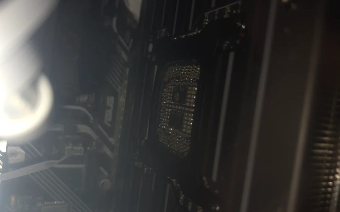 Видеокарта RTX 5090 снова в центре скандала: на этот раз взорвался конденсатор 3 asus tuf 5090 back of gpu core capacitor popped v0 2gu4twvg7jue1.png