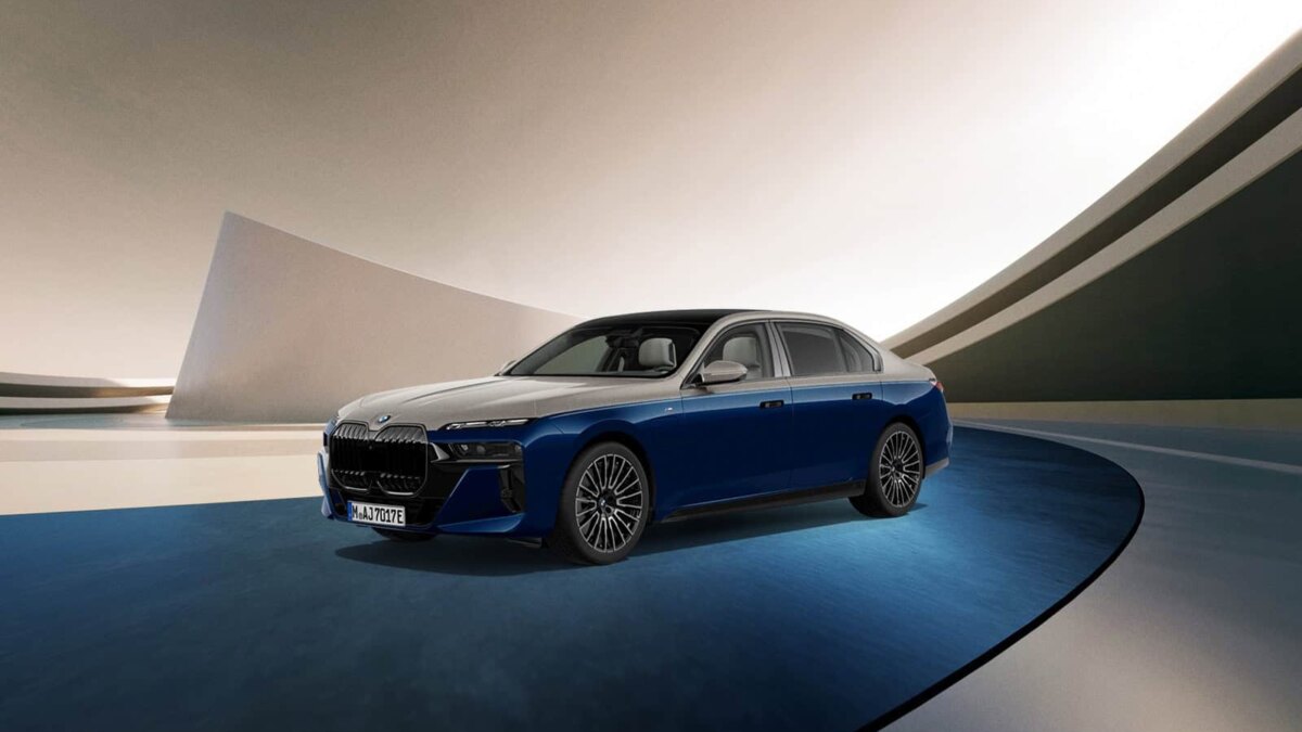 BMW представила уникальные двухцветные версии 7 серии для Южной Кореи 6 bmw 750e xdrive m sport pro individual two tone mauritius blue edition 1 2