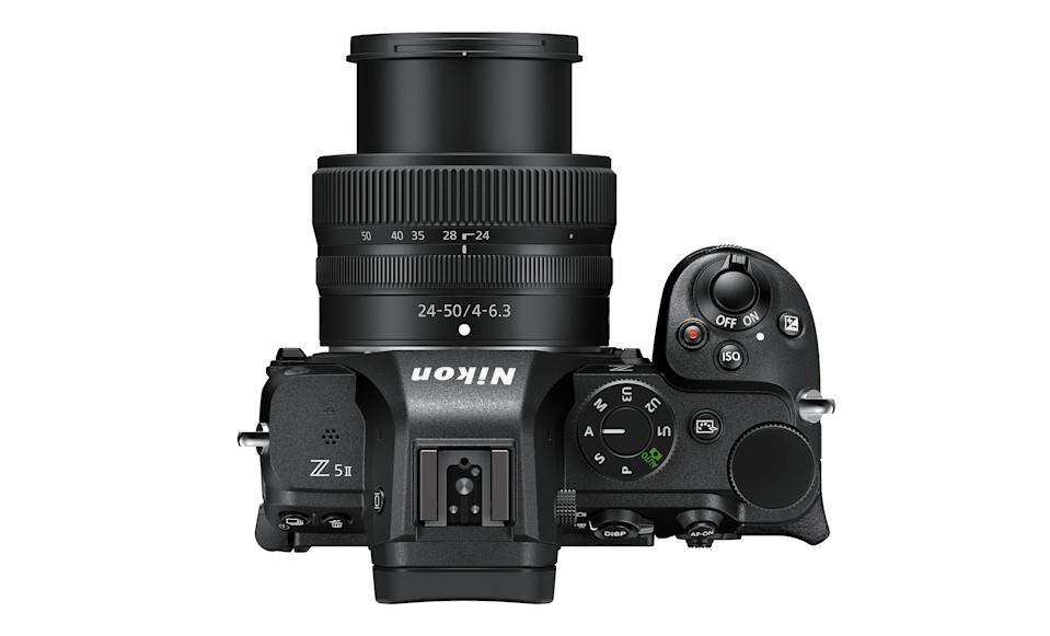 Верхняя часть камеры Nikon Z5 II с запущенными настройками