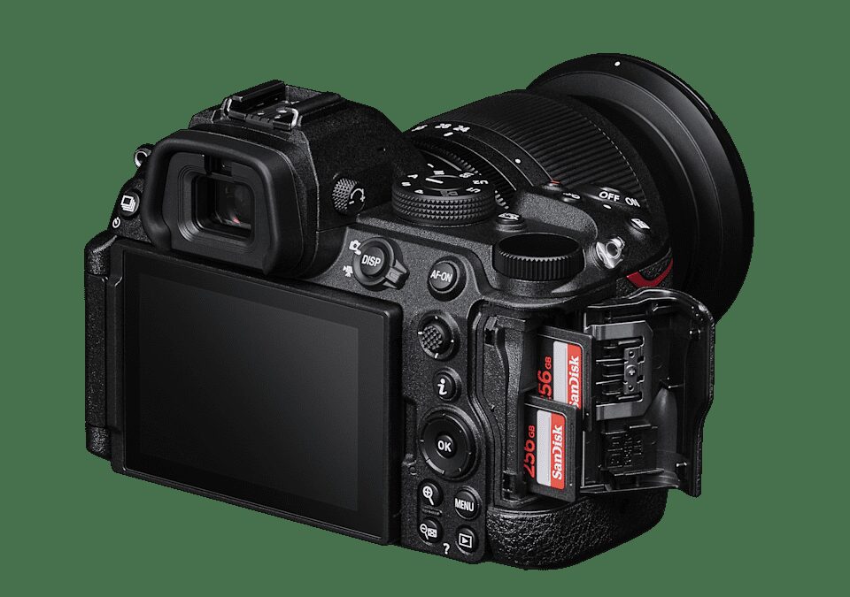Задняя часть камеры Nikon Z5 II с отсеком для карт памяти