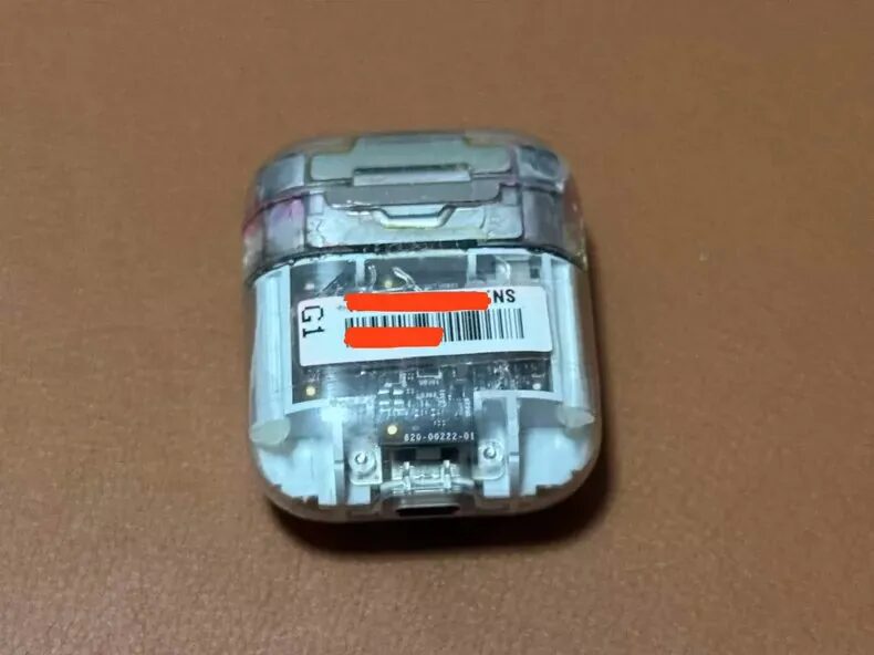 Прозрачные AirPods? Уникальный прототип вызывает бурю эмоций 8 img 3948.jpeg