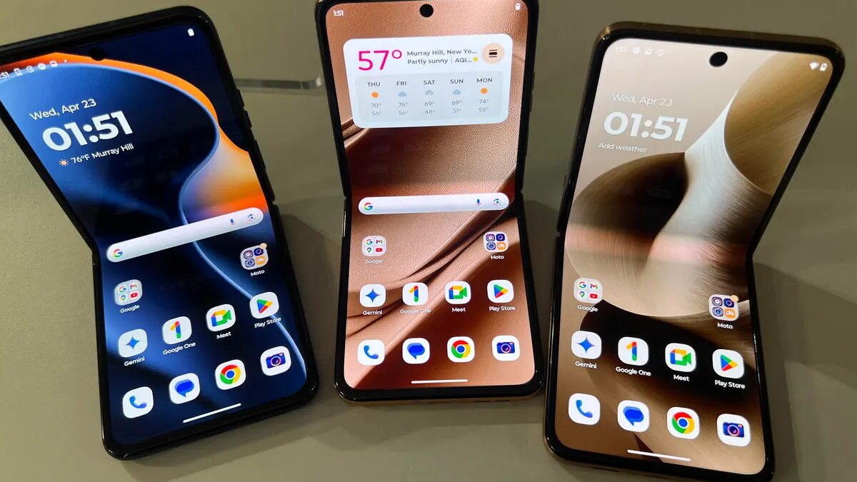 Три новых Razr: Motorola обновила складные смартфоны 2025 года 7 motorola razr 2025 lineup half folded.jpg