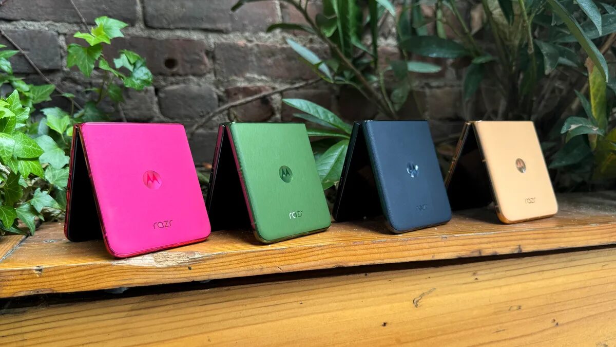 Три новых Razr: Motorola обновила складные смартфоны 2025 года 8 motorola razr cases straps 3536.jpg