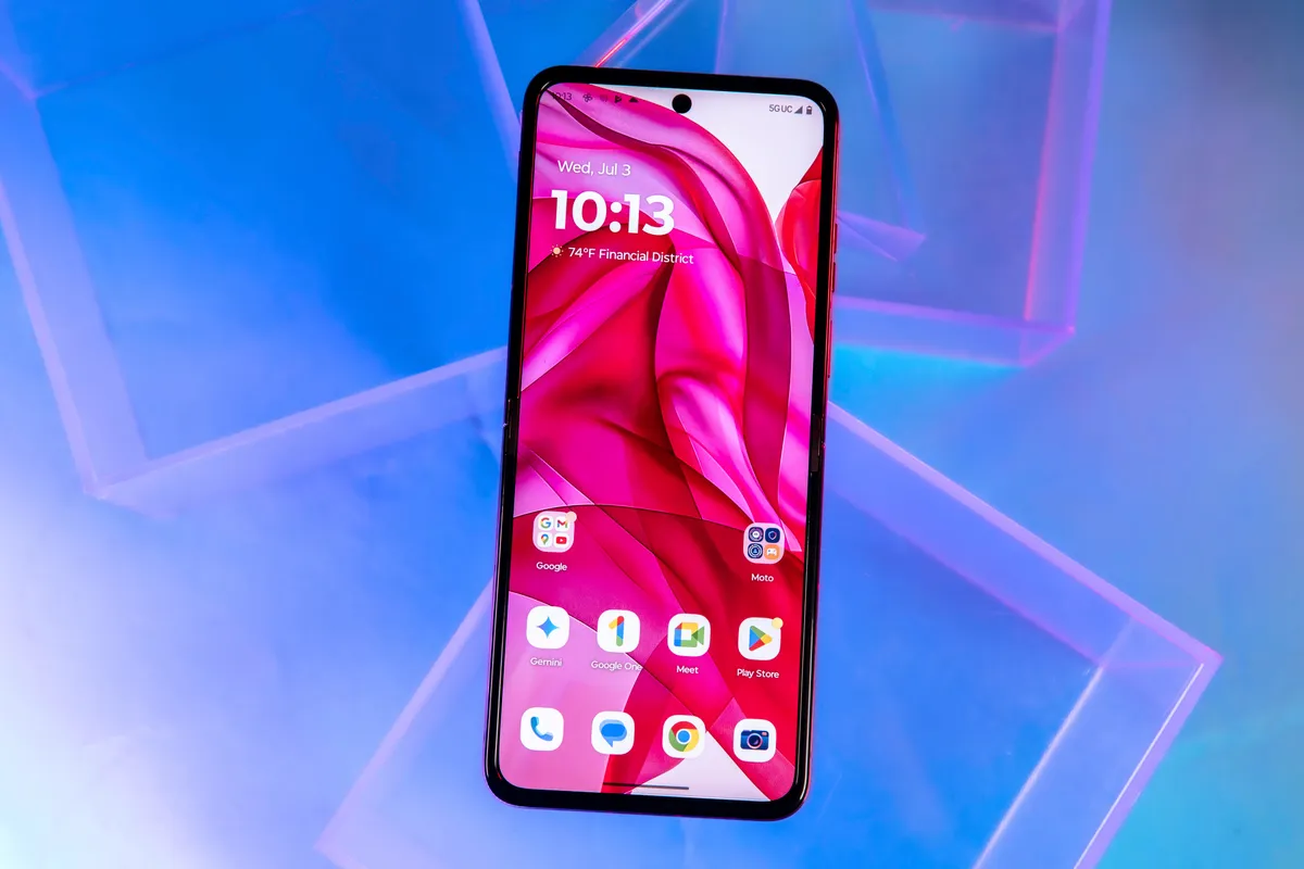 Три новых складных смартфона Motorola Razr представят 24 апреля 4 motorola razr plus 9344.jpg