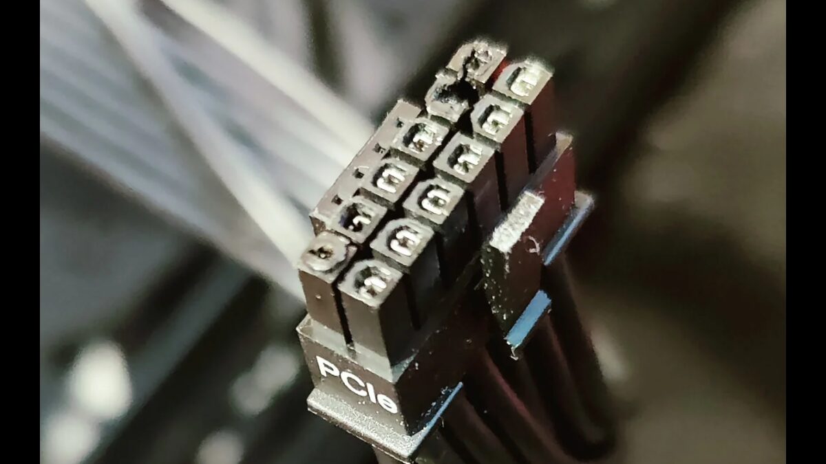 GeForce RTX 5090 снова расплавила кабель — вместе с блоком питания 7 msi 5090 gaming trio melted cable repost with pics v0 1uq4zloyprse1.png