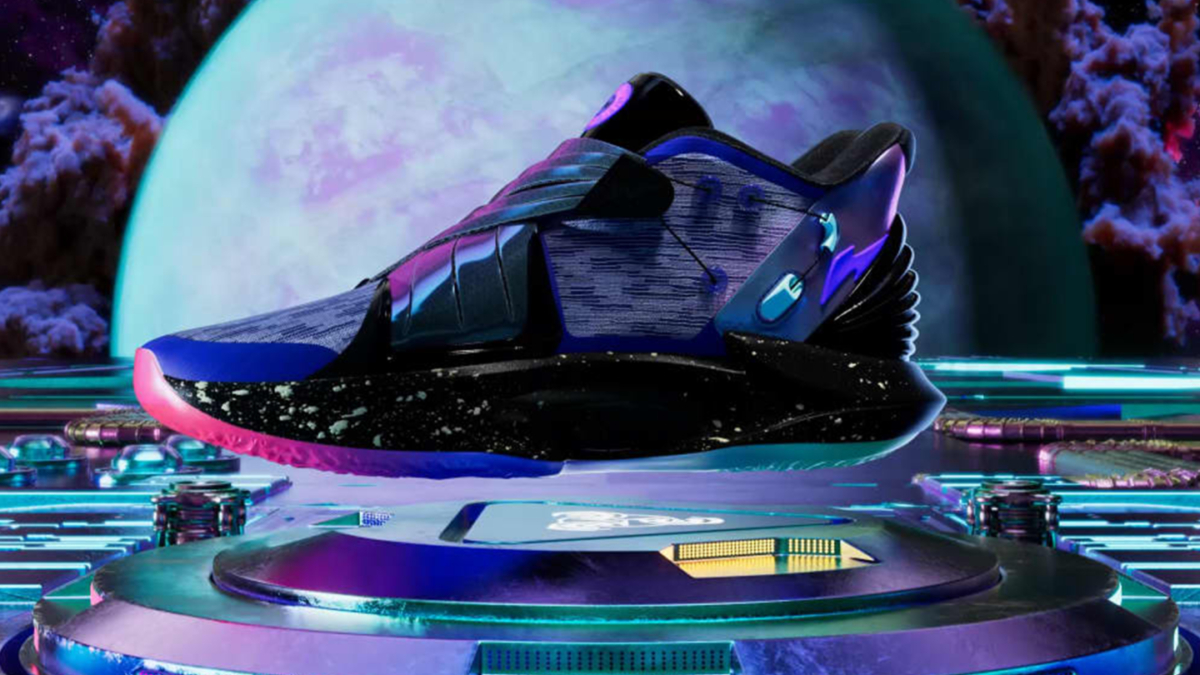 Кроссовки Nike RTFKT CryptoKicks с футуристическим дизайном и яркой подсветкой