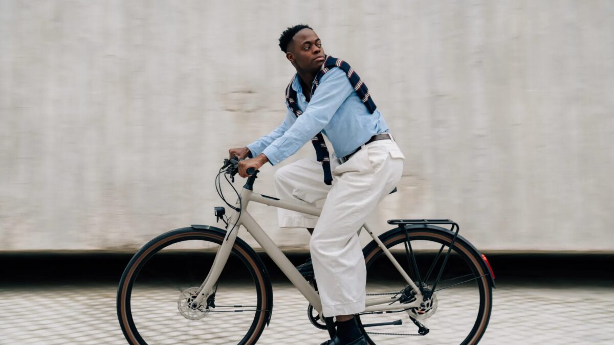 Электровелосипед Ampler Nova заряжается через USB-C — и это не первоапрельская шутка 12 nova pro cosmic sand 1 .jpg