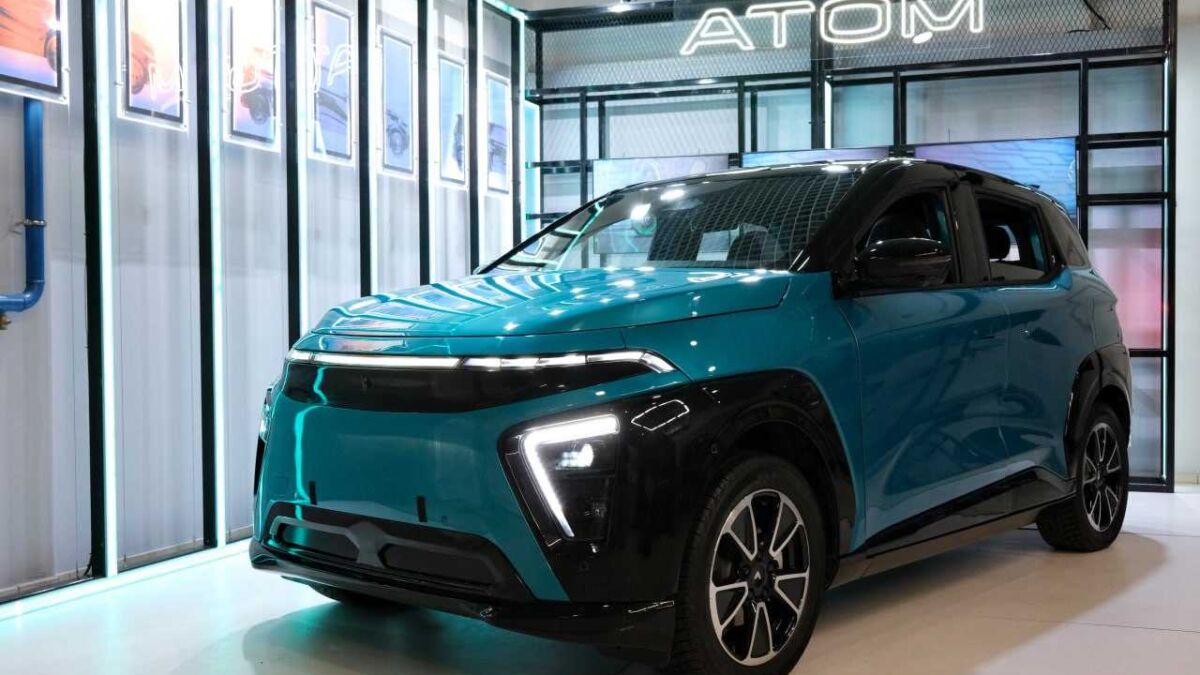 Электромобиль «Атом» на выставке: современный дизайн и LED-фары прототипа