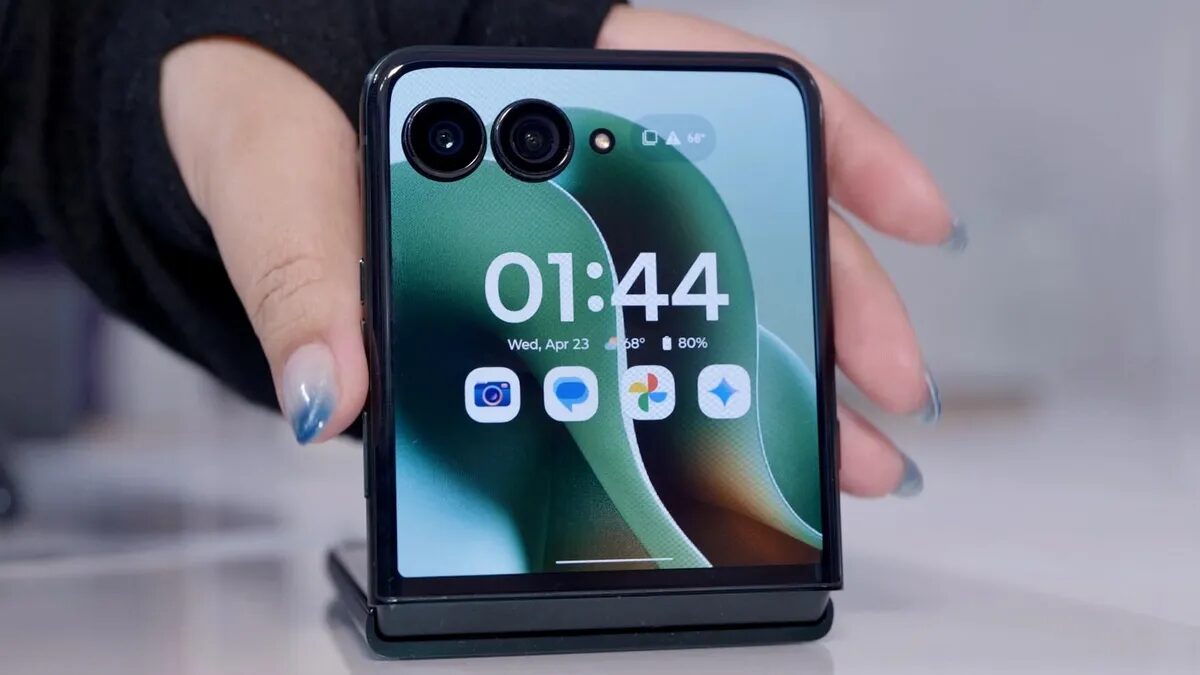 Три новых Razr: Motorola обновила складные смартфоны 2025 года 12 razr sb v2 00 03 59 17 still006.jpg