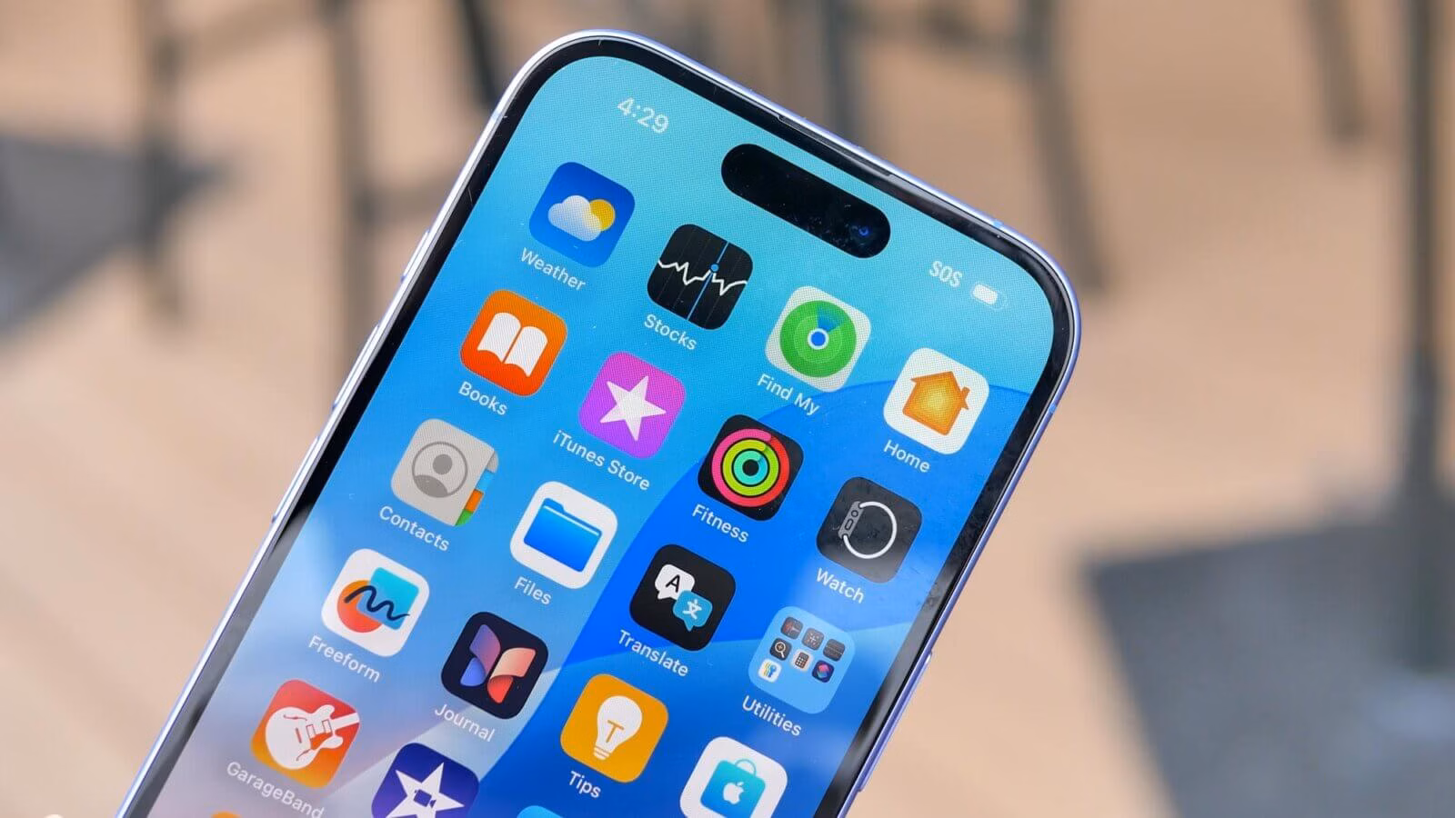 Apple выпустила iOS 18.4.1 — обновление устраняет проблемы с CarPlay 1