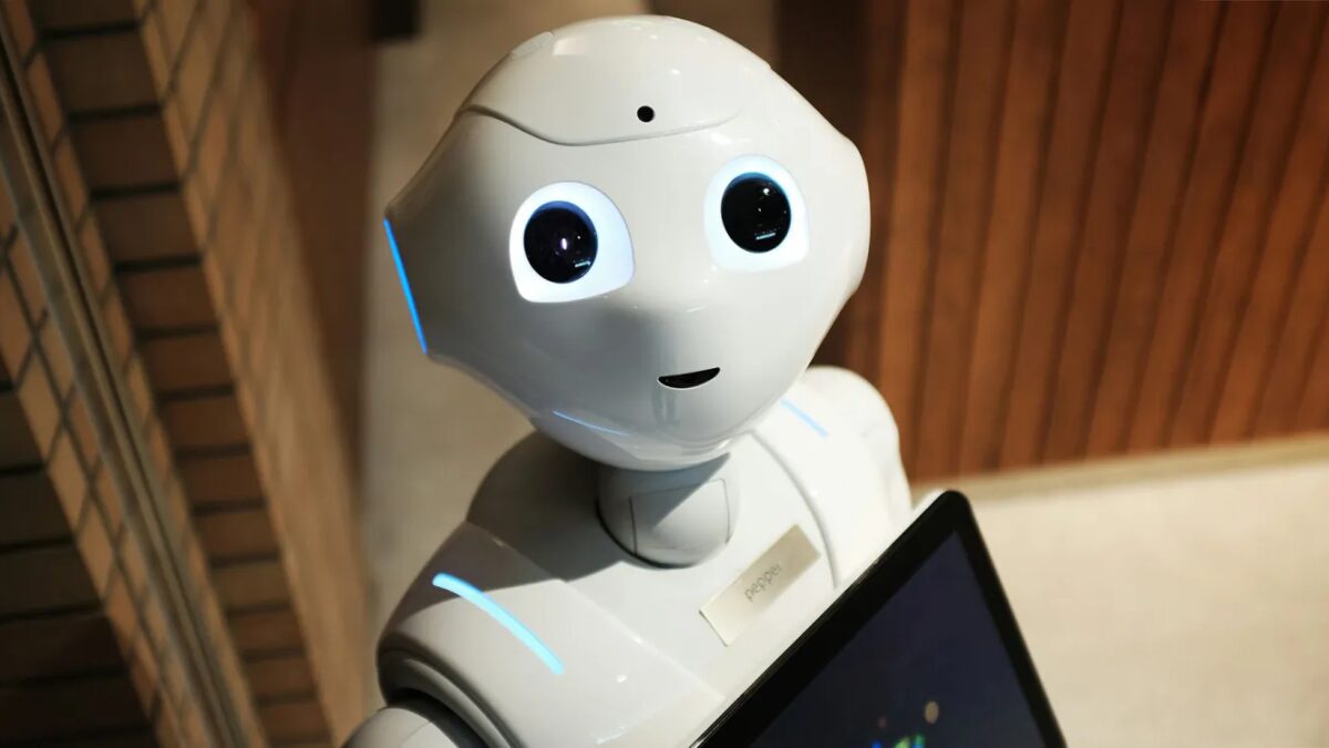 Apple готовит ИИ-доктора: прорыв в медицине или опасный эксперимент? 1 there are two big issues with apples reported ai doctor plan.jpg