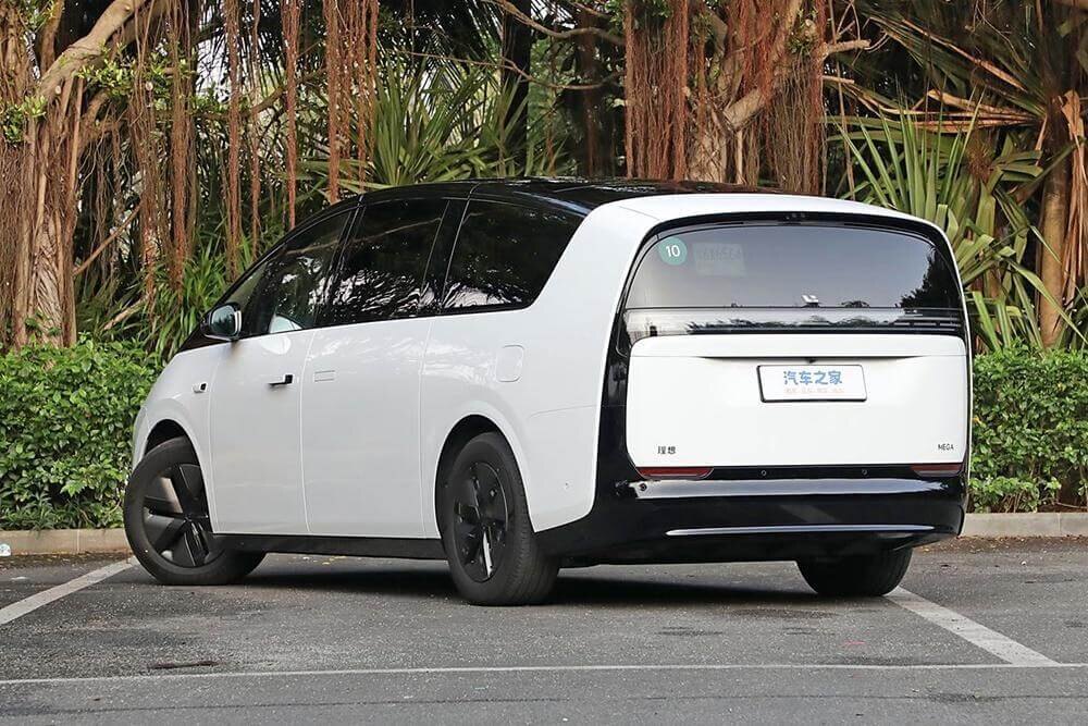 В России начались продажи минивэнов Li Auto Mega 2025 года 6