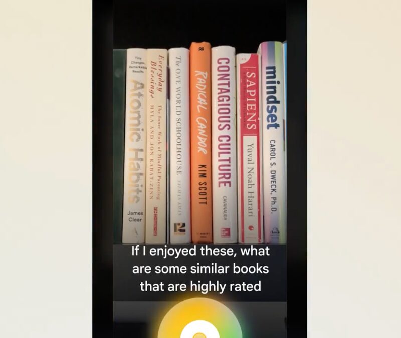 Экран смартфона с интерфейсом Google Lens выбор похожих книг