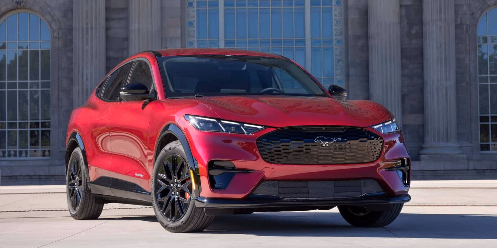 Ford не будет сокращать выпуск Mustang Mach-E, несмотря на тарифы США 3 2025 ford mustang mach e with sport appearance package 3