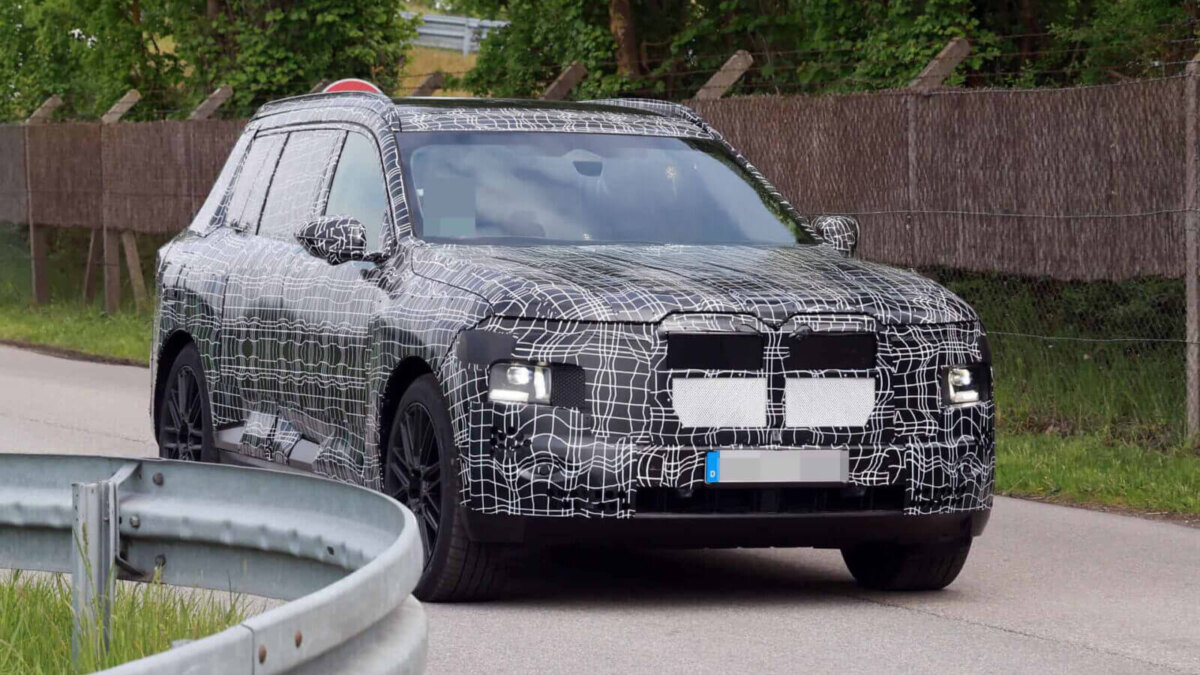 Новый BMW iX7 M70: более 800 л.с. и быстрая зарядка 3 2027 bmw x7 g67 04