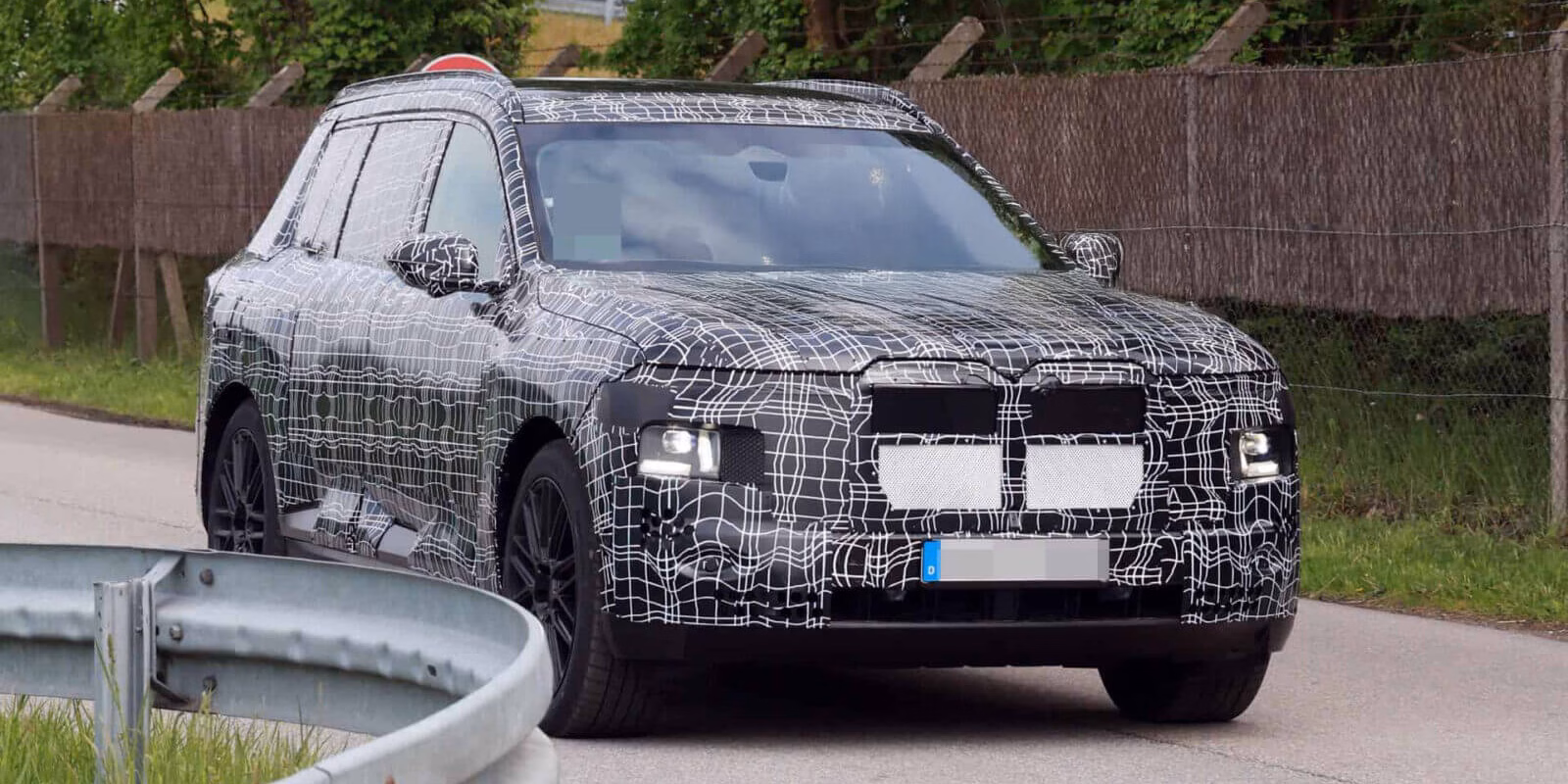 Новый BMW iX7 M70: более 800 л.с. и быстрая зарядка 3 2027 bmw x7 g67 04