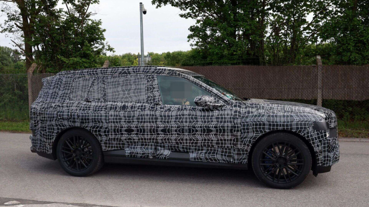 Новый BMW iX7 M70: более 800 л.с. и быстрая зарядка 5 2027 bmw x7 g67 05