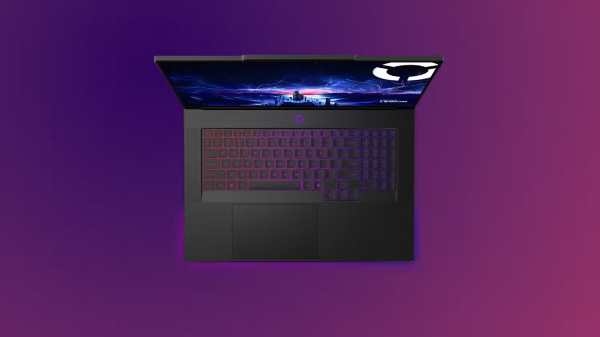 Открытый ноутбук Lenovo Legion 9i с подсветкой клавиатуры