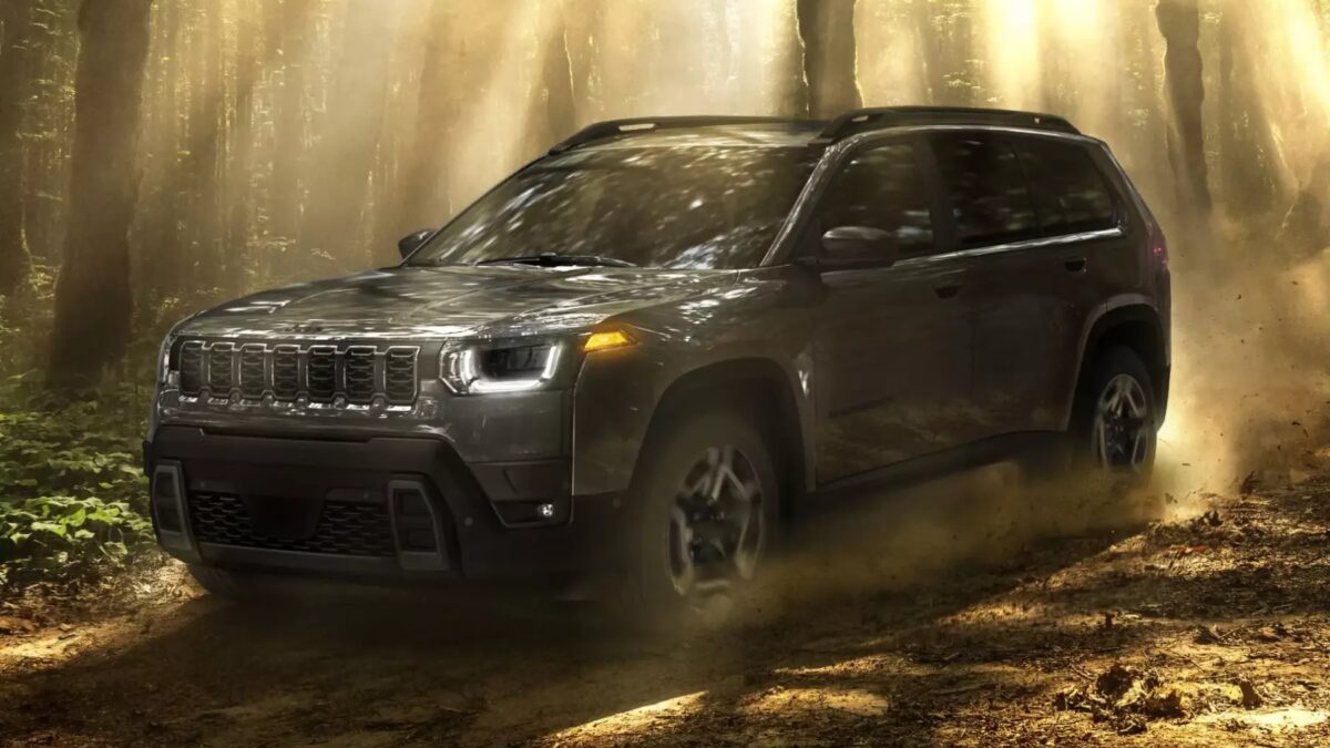 Новый Jeep Cherokee: первые фотографии и детали премьеры 3 572b736bde3cf7ac93aef14371f1ae87ec7d16e9