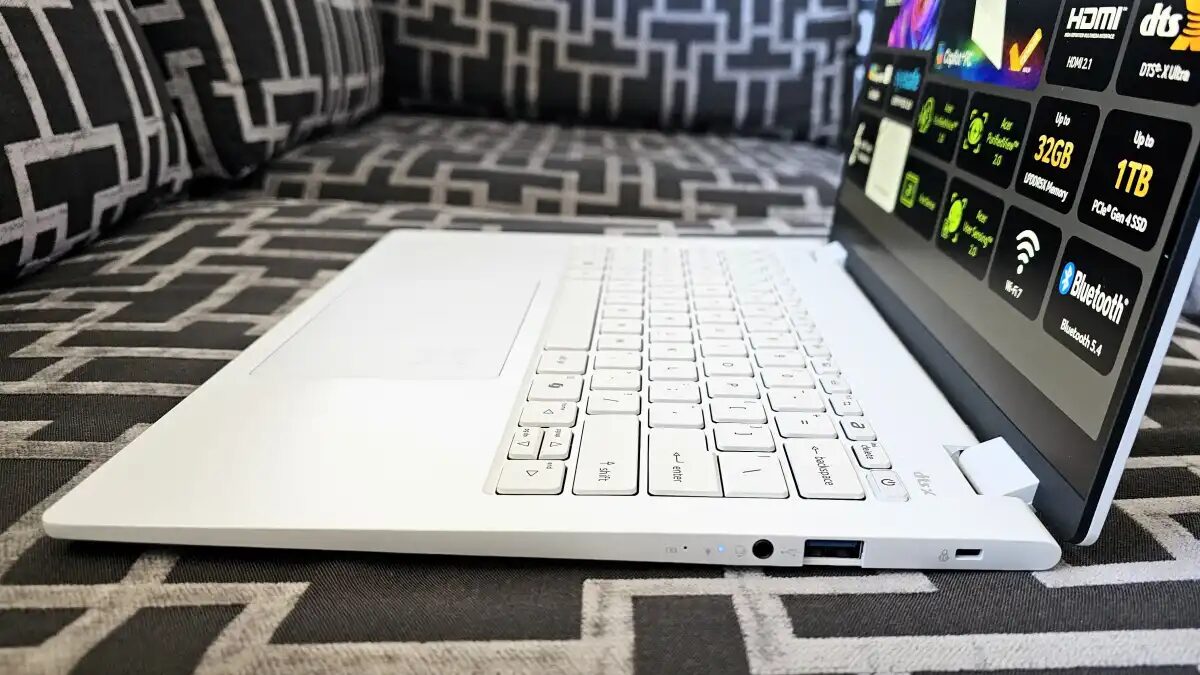 acer swift edge side matte screen.jpg