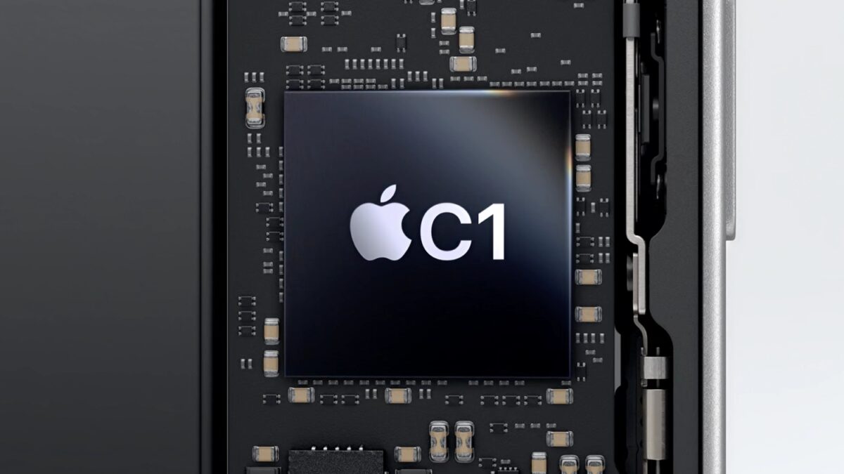 Микросхема Apple C1 на печатной плате компьютера
