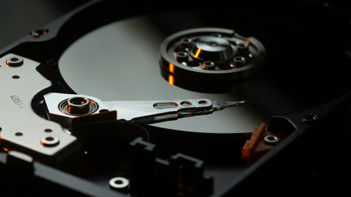 apple logins with plain text passwords found in massive database of 184m records.jpg