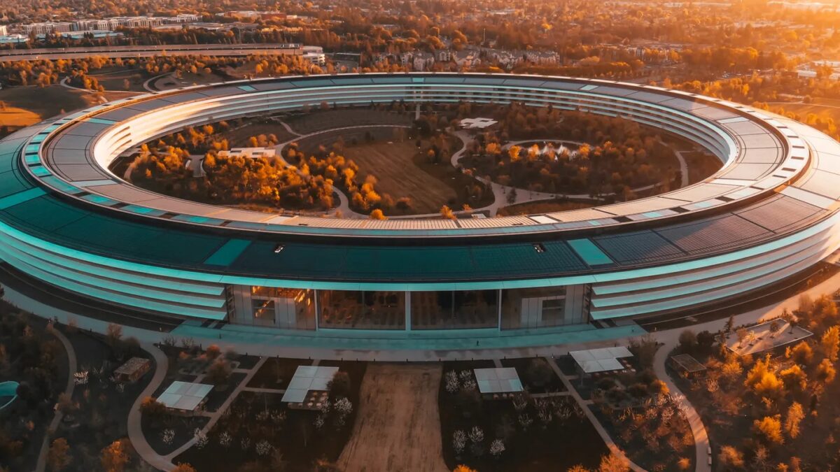 Apple Park в форме кольца: аэроДом с уникальной архитектурой Apple на закате