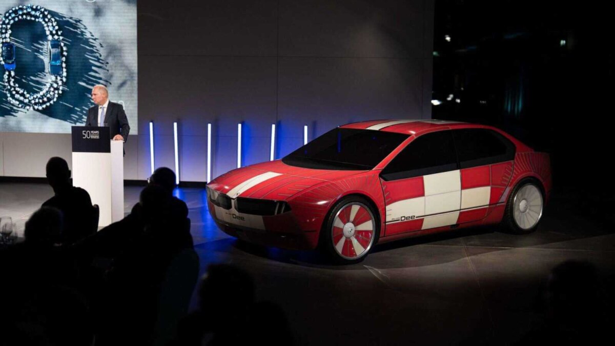 BMW Art Cars от Уорхола и Лихтенштейна показали в Швейцарии 6 bmw switzerland vision dee 00 2