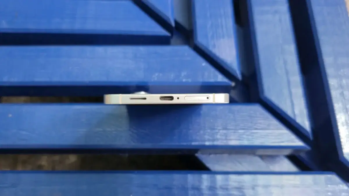 Galaxy S25 Edge — самый тонкий смартфон Samsung. Всего 5,8 мм! 3 galaxy s25 edge hands on 23 1200x675 1
