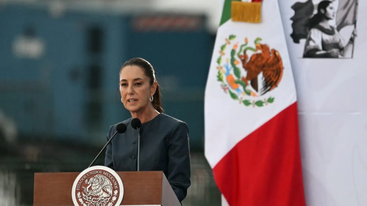 Мексика подаёт в суд на Google из-за переименования Мексиканского залива 1 Выступление президента Мексики Клаудии Шейнбаум 22 апреля 2025 года.