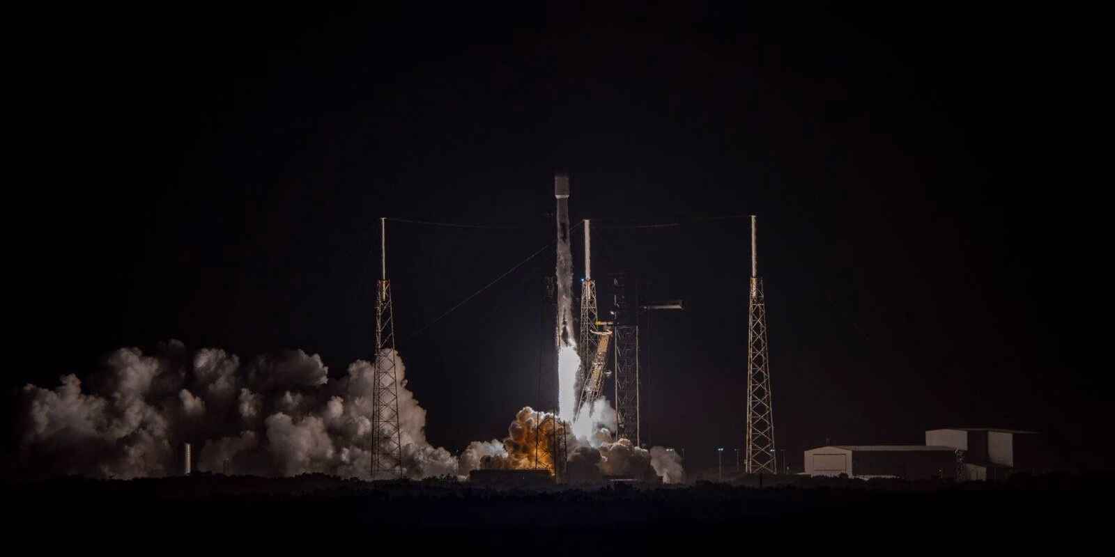 На мысе Канаверал состоялся 250-й запуск ракеты SpaceX Falcon 9 с площадки SLC-40 3 gqktlh5wwaa4qqd large