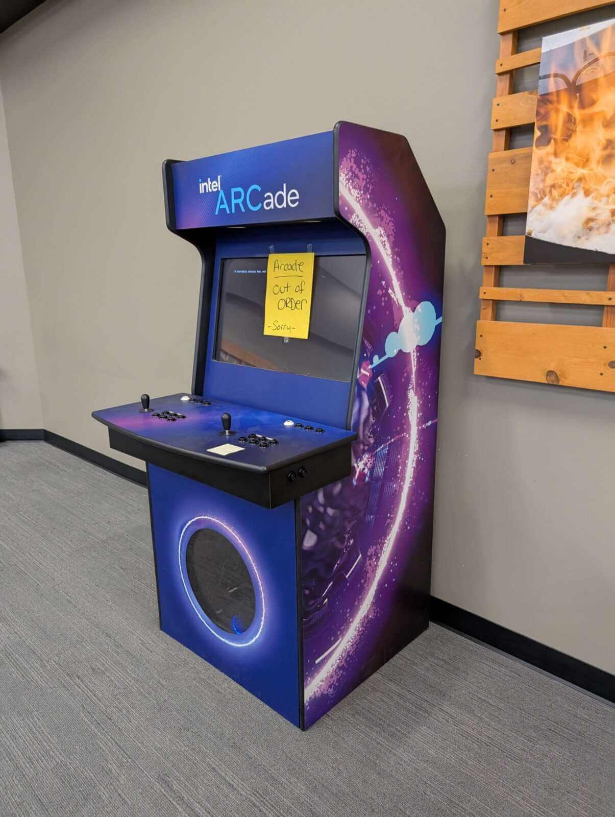 Intel показала аркадный автомат ARCade с GPU Arc A770, но он не работает 4 grapxamxuaadh h scaled
