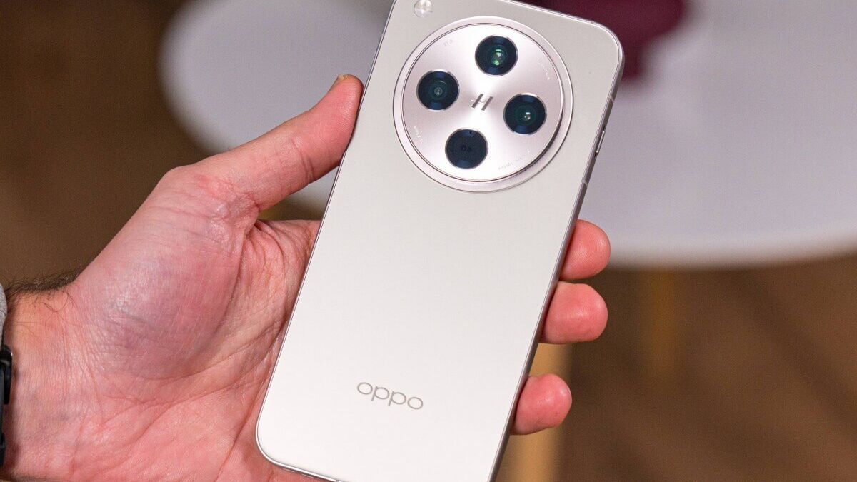 Задняя панель смартфона Oppo Find X9 с камерой