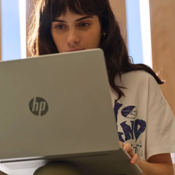 hp omnibook 5 14 lifestyle 4.jpg