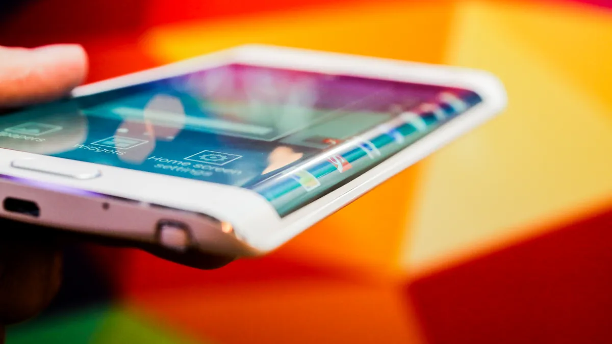 Galaxy S25 Edge стал самым тонким смартфоном серии, но лишился изогнутого экрана 6 samsung galaxy note edge product photos24.jpg