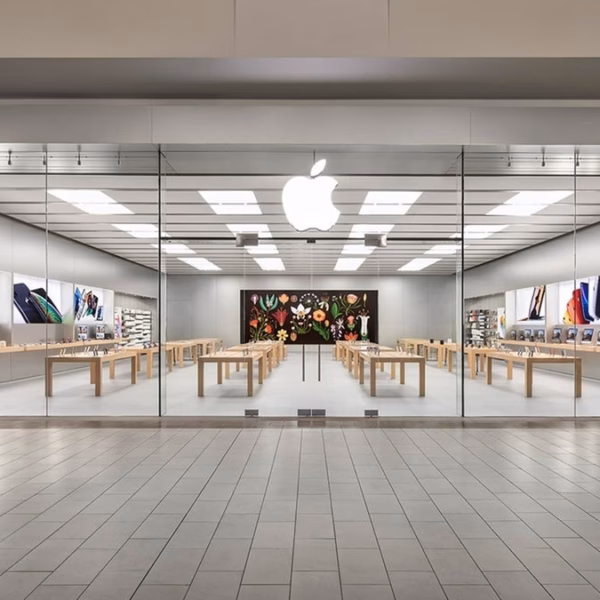 siri problems surface again forcing apple to delay smart display tabletop device.webp