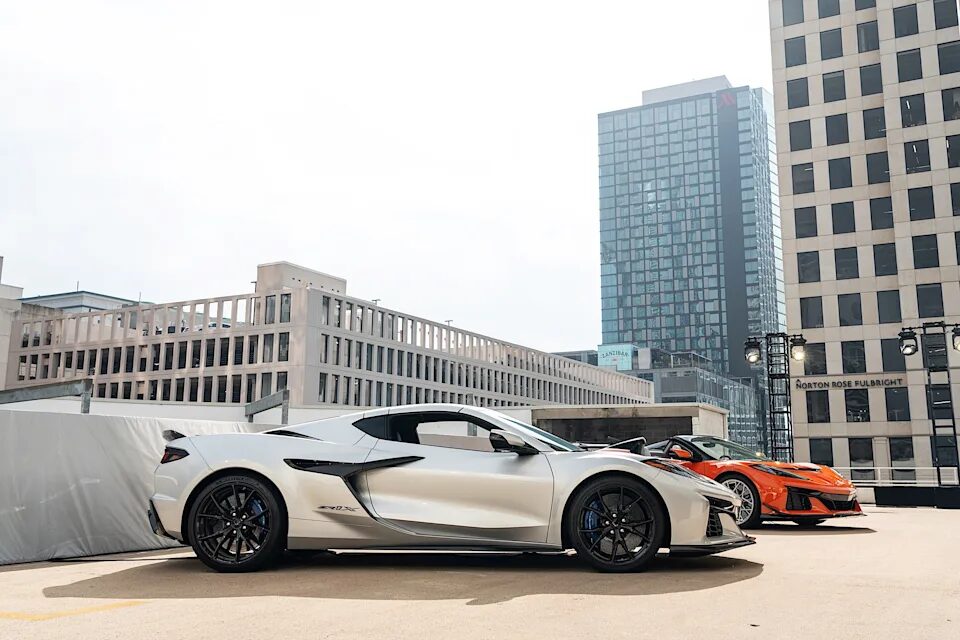 Chevrolet анонсировала Corvette ZR1X с мощностью 1250 л/с 5 Chevrolet Corvette ZR1X