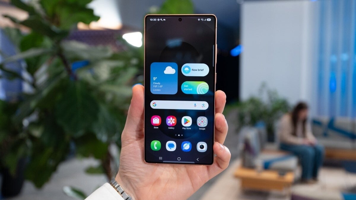 Galaxy S25 Ultra review front.webp