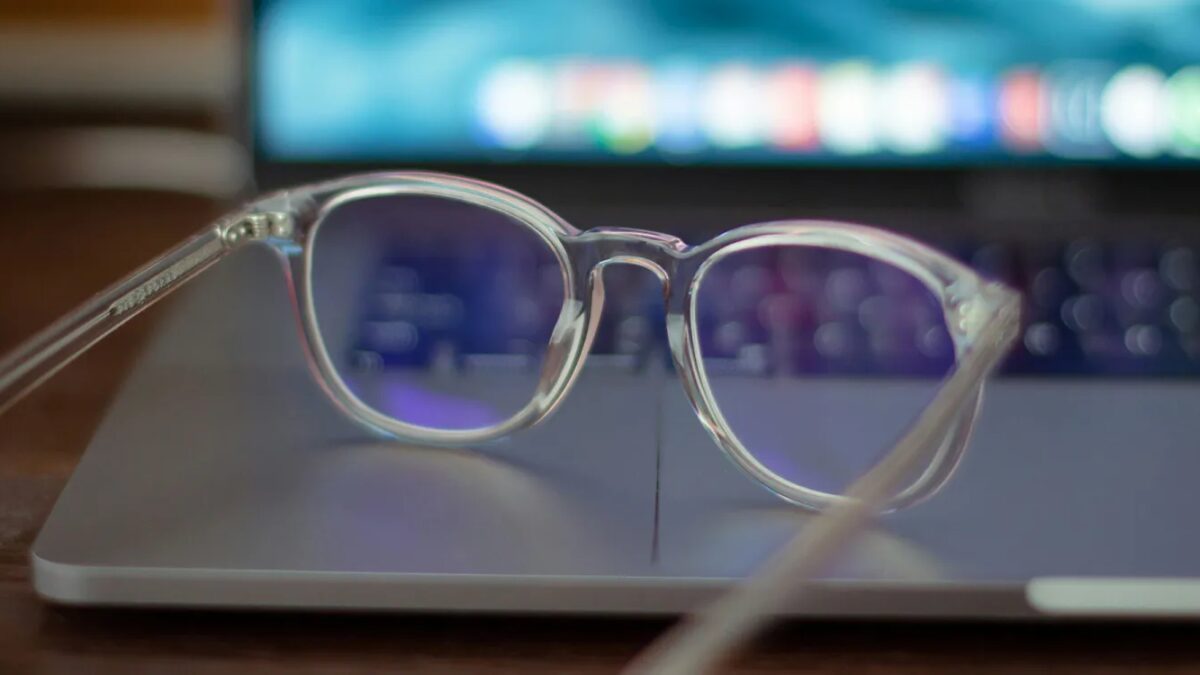 apple glasses race heats up as meta changes its headset plans.jpg