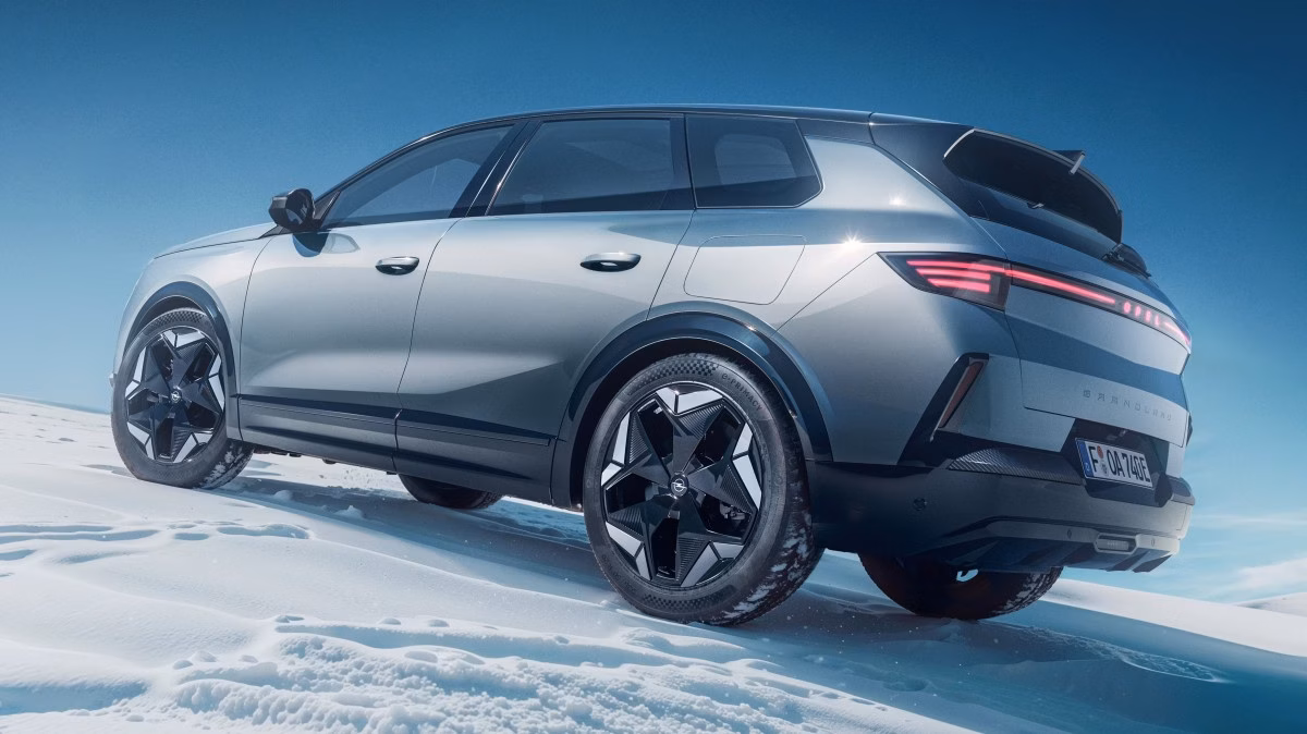 Opel показала флагманский внедорожник Grandland Electric AWD 6 arenaev 003